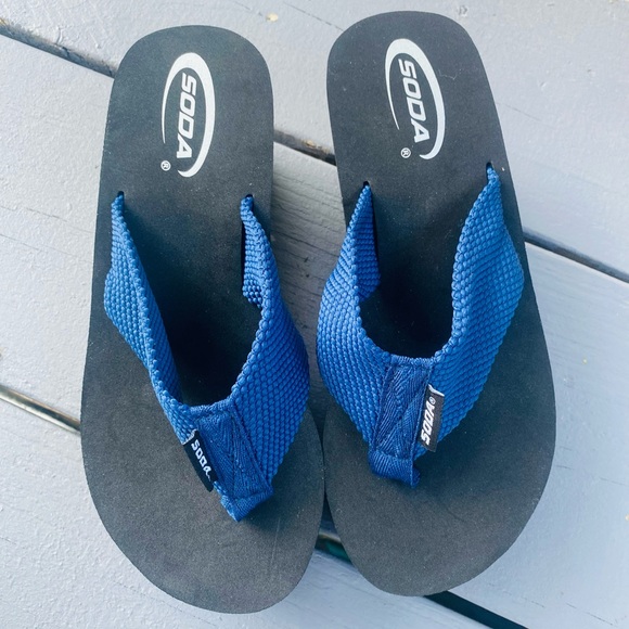 Soda Women's Black and Blue Sandals S/8 - Picture 11 of 11